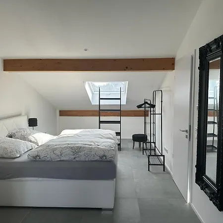 Hof Busen Landhaus Ap. Oben Links *